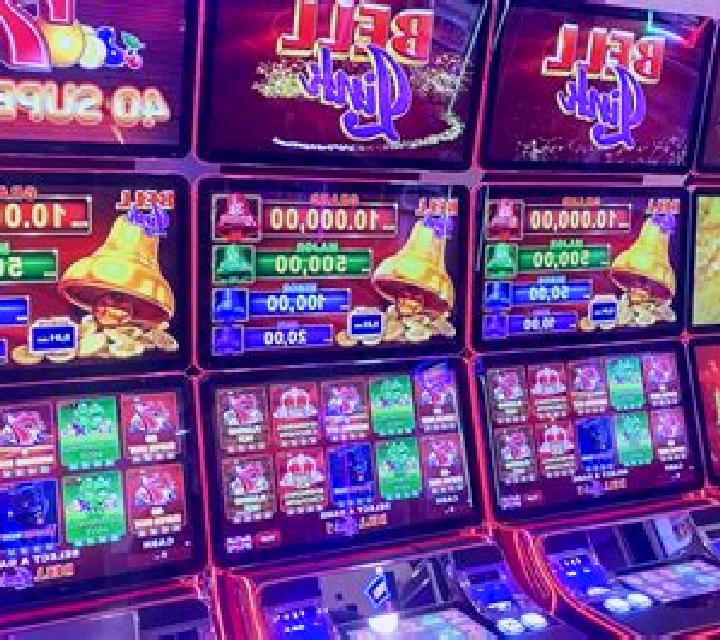 Black Seven Bell Link slot game