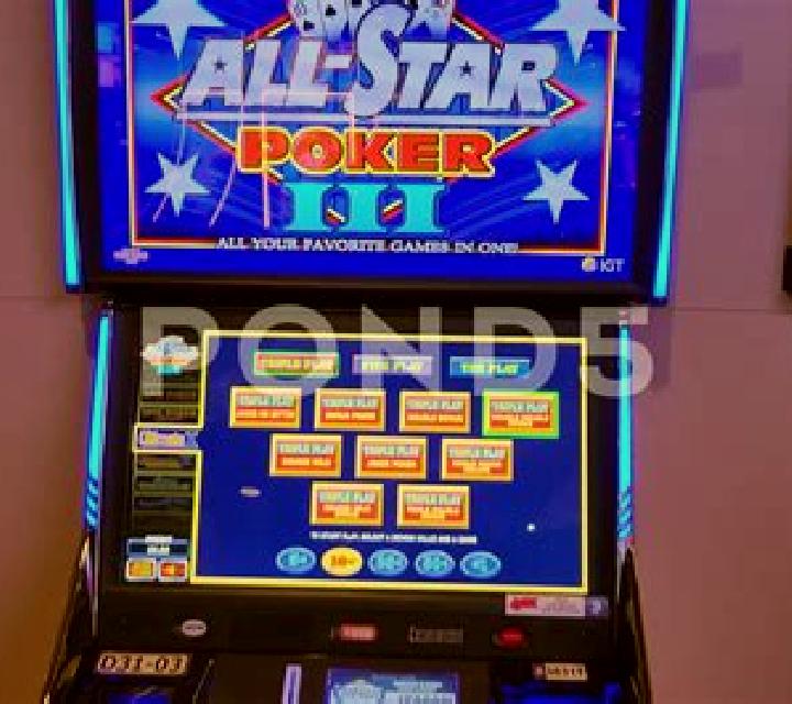 Blackjack Royal Poker slot machine