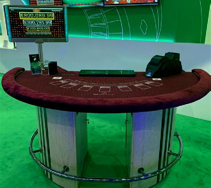 Blackjack Switch (Red Rake) slot game