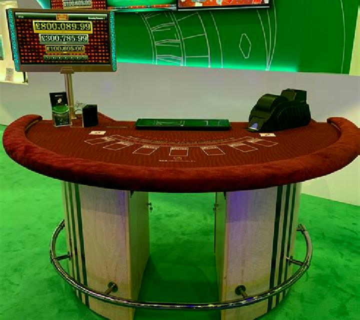 Blackjack Switch (Red Rake) slot