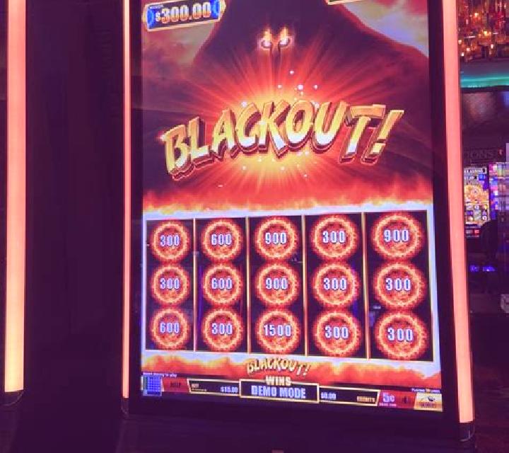 Blackout Deluxe slot game