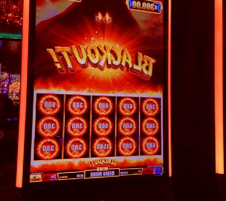 Blackout Deluxe slot