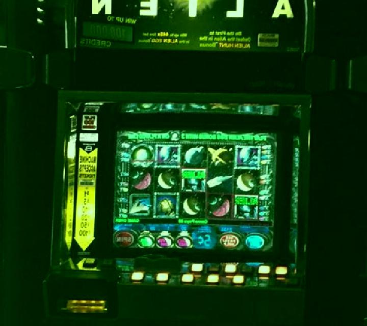 Bob The Alien slot machine