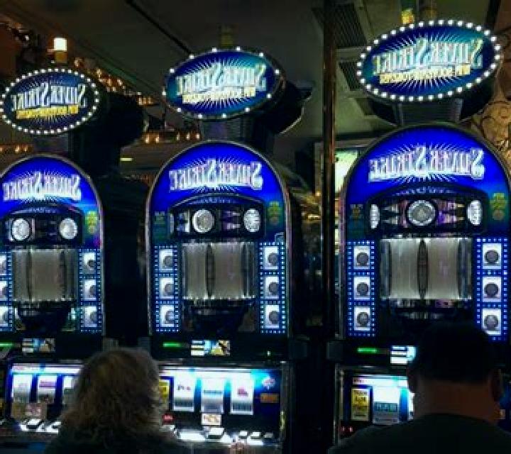 Boca 9 Cups Epic Strike slot machine