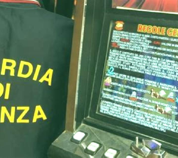 Bombolo In Guardia E Ladro slot machine