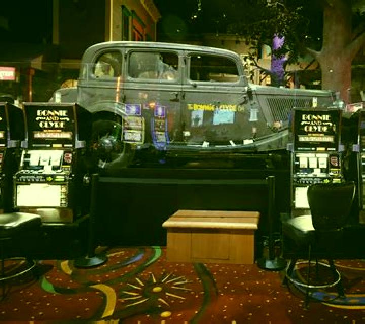 Bonnie & Clyde (Red Rake) slot machine