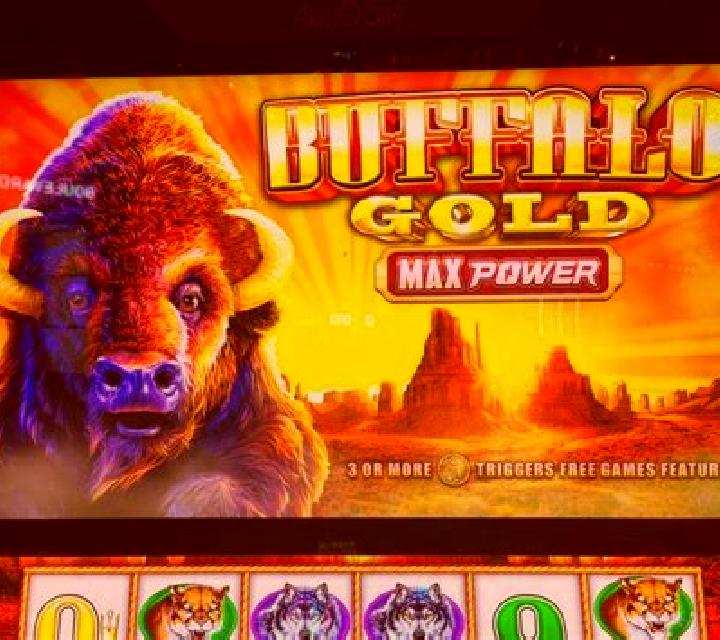 Buffalo Thunder Deluxe slot machine