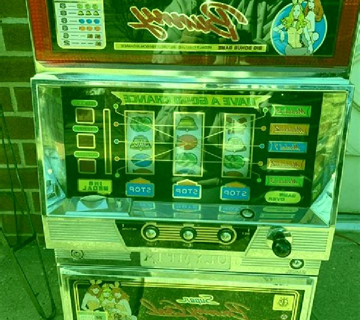Bunny & Clyde slot machine