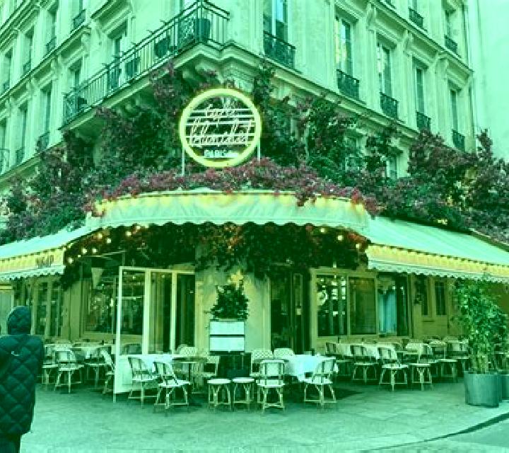 Cafe de Paris (Section 8 Studio) online slot