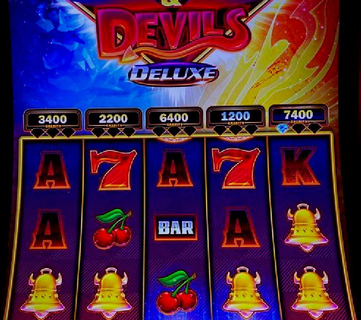 Cheeky Fruits 6 Deluxe slot machine