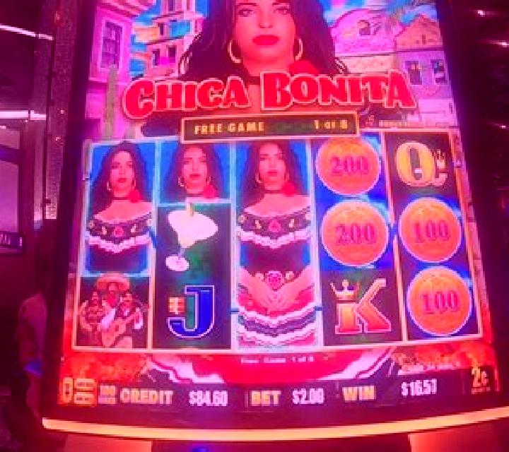 Chica Bonita Dice online slot