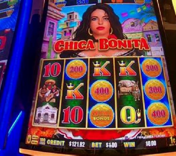 Chica Bonita Dice slot game