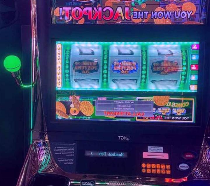 Chick N Roll slot machine