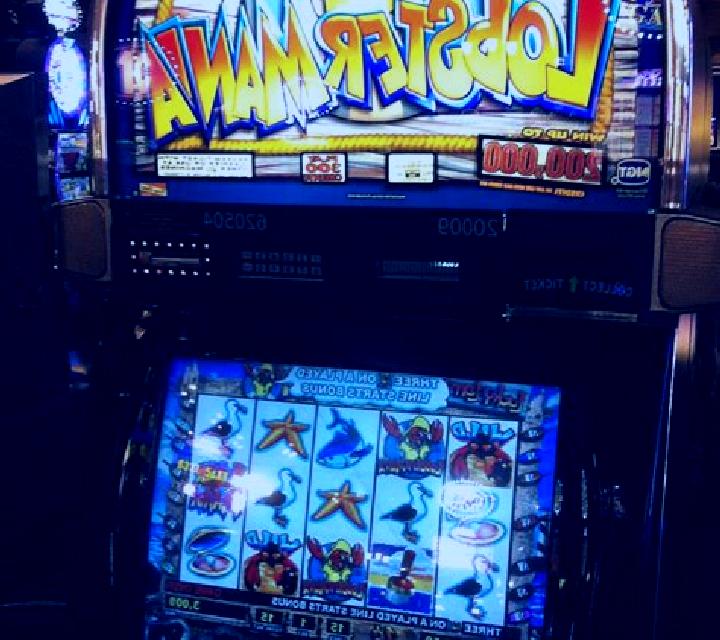 Christmas Rainbow Lobster Pots slot machine