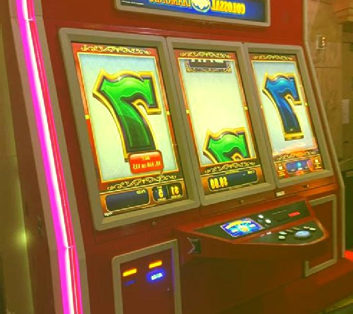 Claw slot