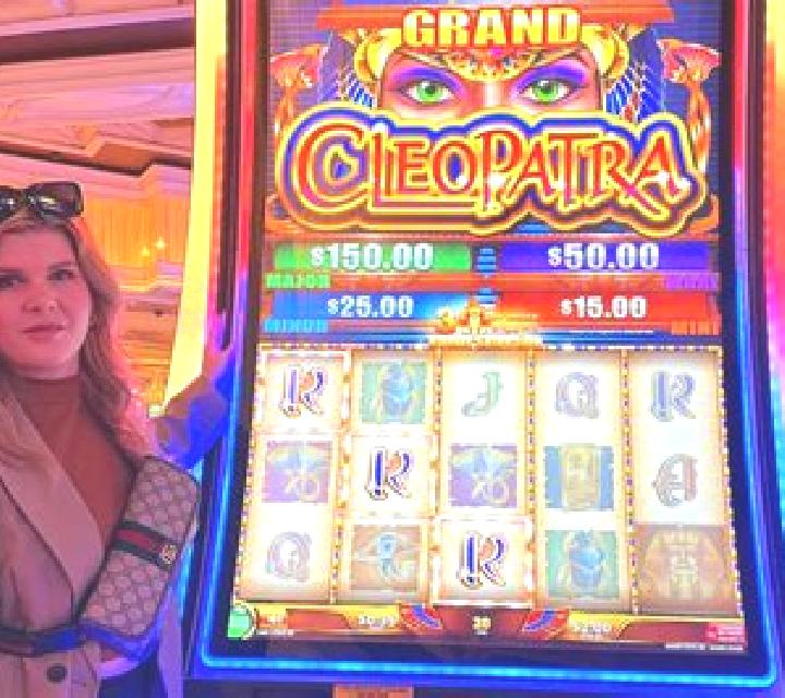 Cleopatra Grand slot machine