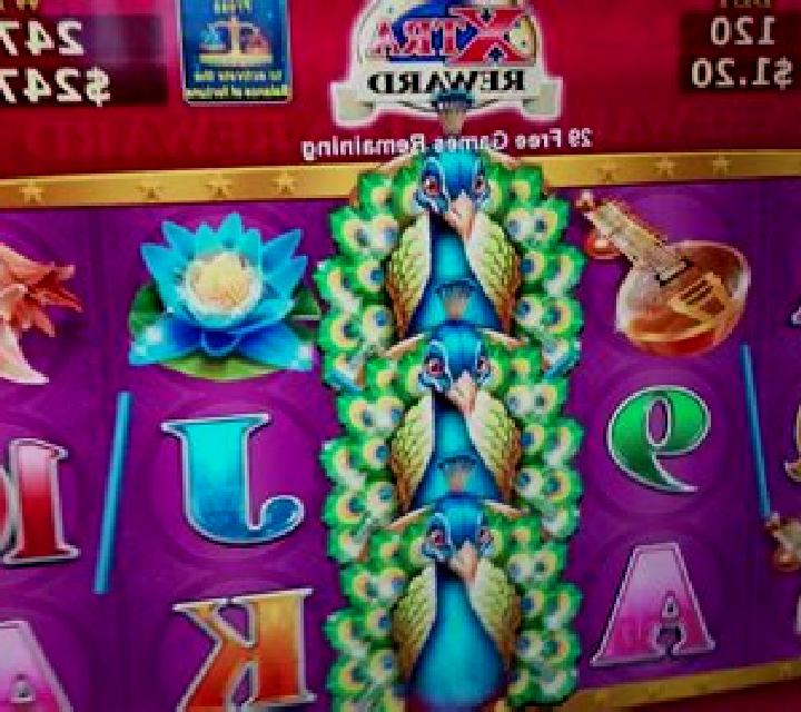Clover And Peacock slot game