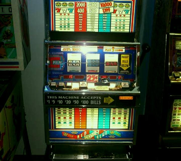 Clover Expand slot machine