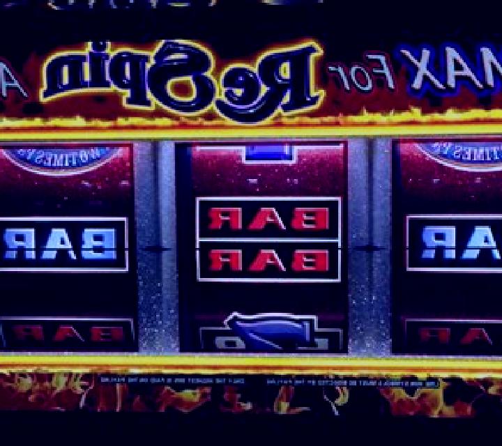 Cloveromatic Respin slot machine
