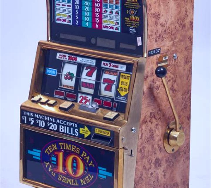 Clovers and Diamonds 10 slot machine