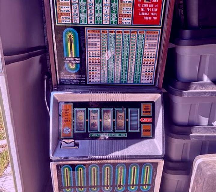 Club Mr. Luck 50 slot machine