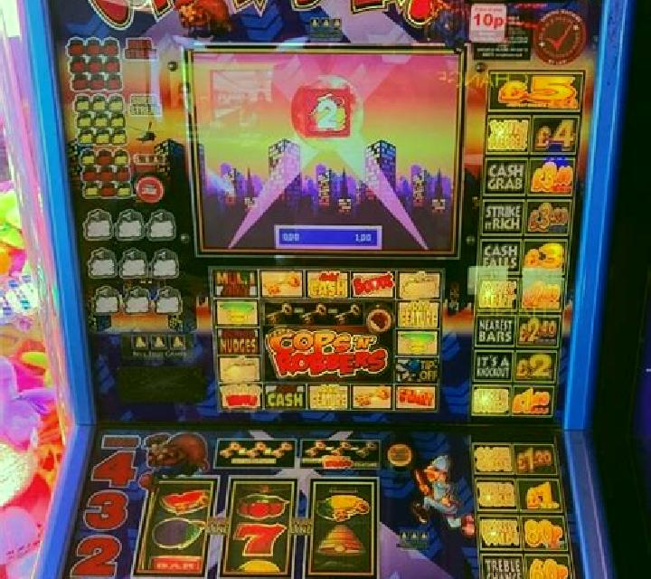 Clucks and Robbers slot game