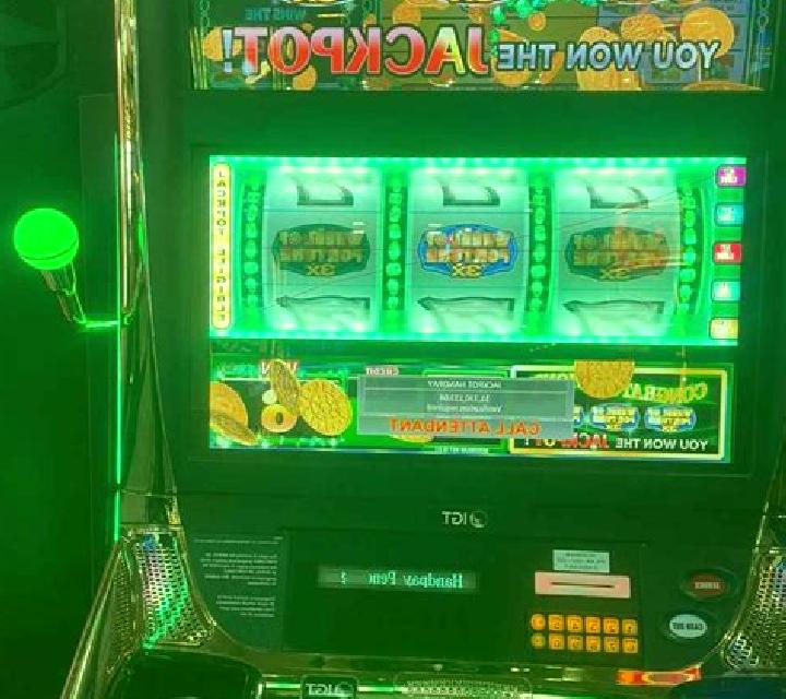 Cluster*uck slot machine