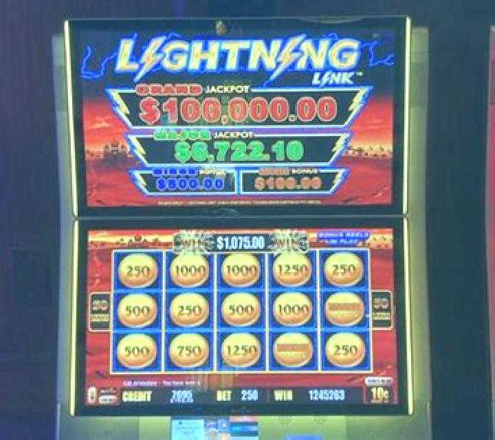 Coin Nonet Lightning slot machine