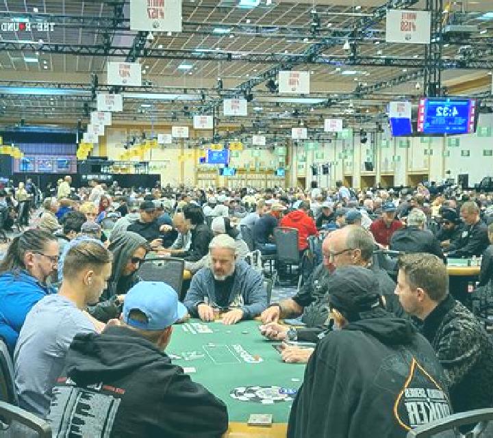 Coliseum Poker online slot