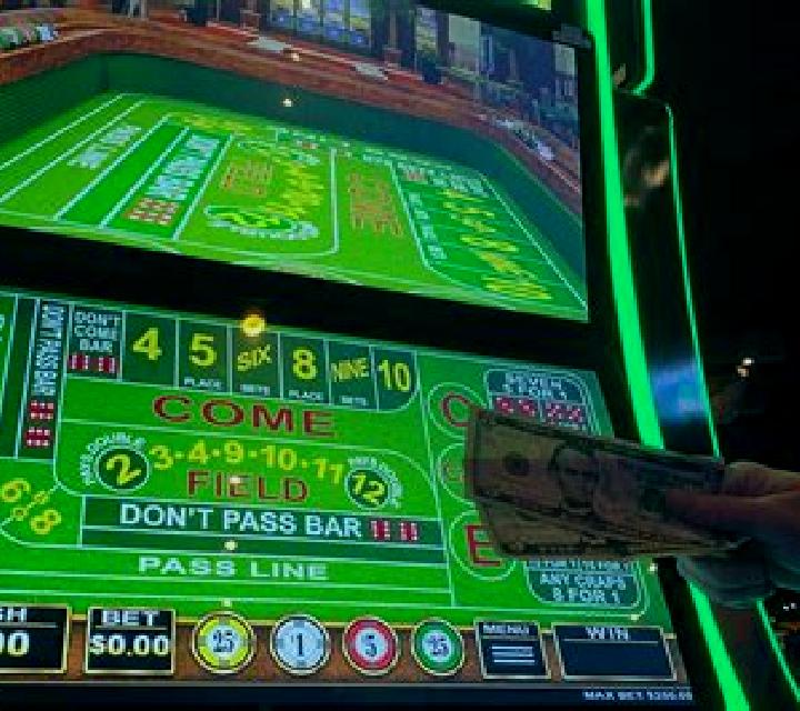 Craps (Urgent Games) slot machine