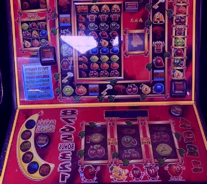 Crazy Fruits Dice slot machine