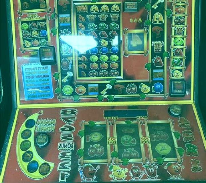 Crazy Fruits Street slot game