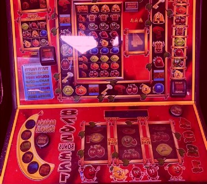 Crazy Fruits Street slot machine