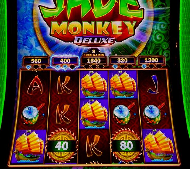 Crazy Monkey Deluxe slot game