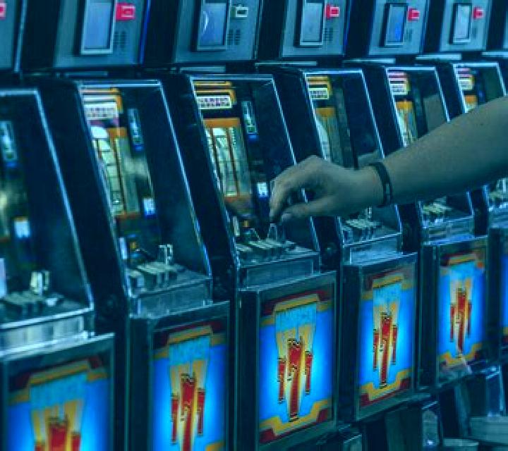 Crown Drop slot machine