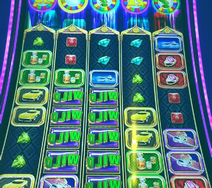 Crown Gems Hi Roller slot machine