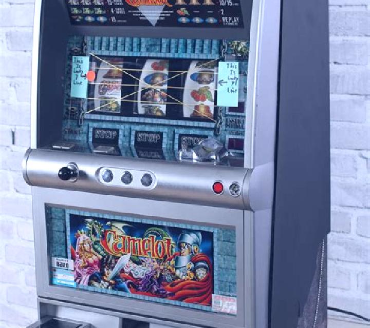 Crown of Camelot slot machine