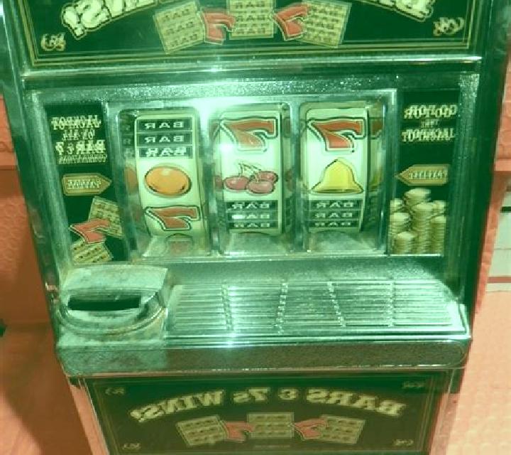 Crown Triumph 7s slot