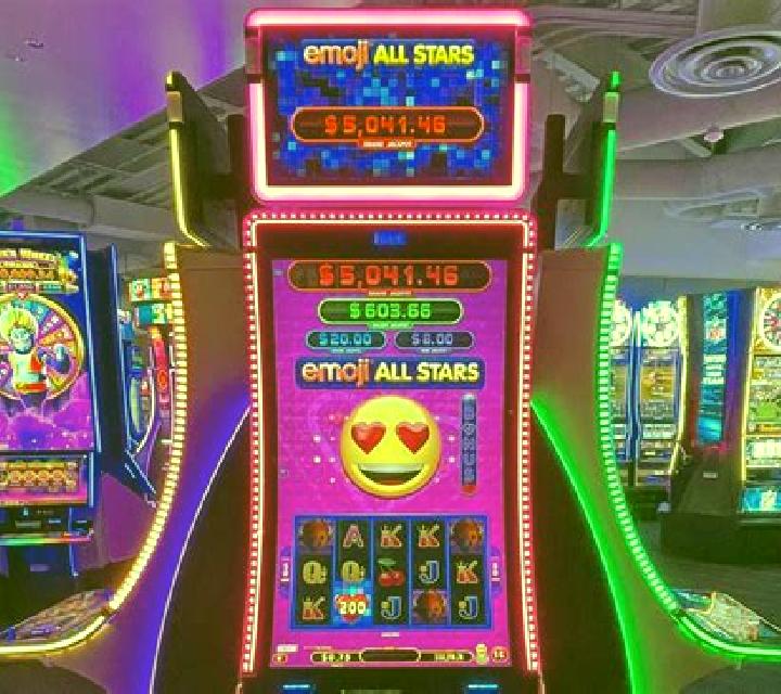 Crowns and Stars slot machine