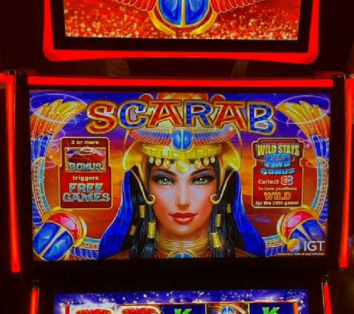 Crystal Scarabs slot machine