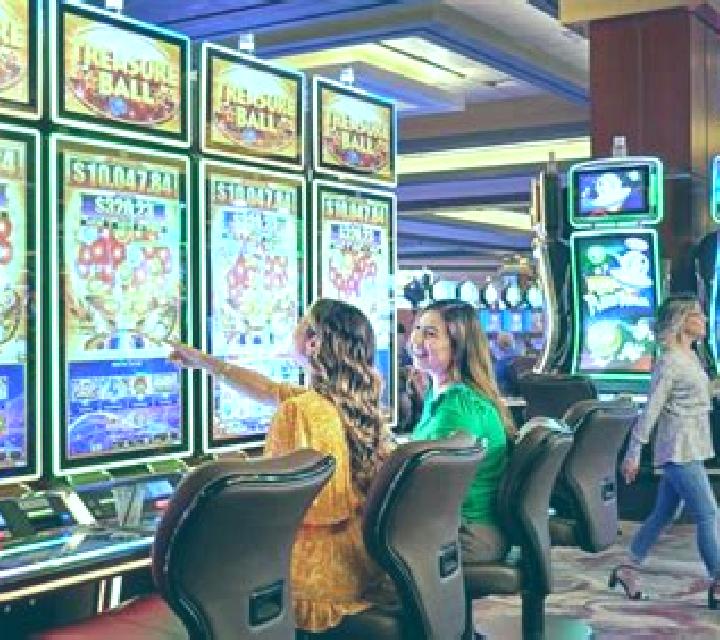 Cupcakes: Play slot machine