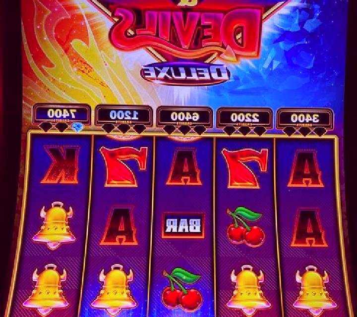 Cursed Deluxe slot machine