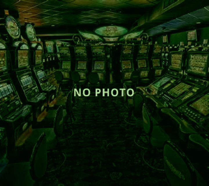 Daniela Blume Golden Throne slot machine