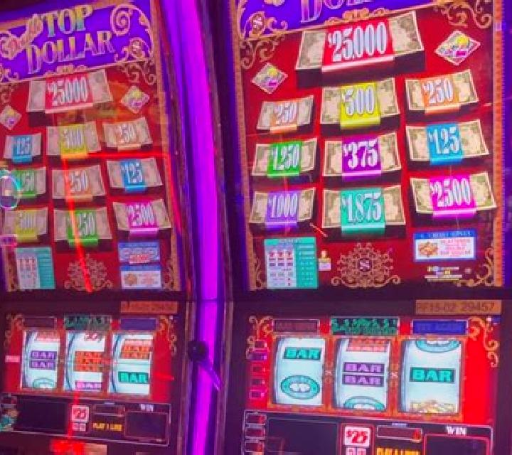 Danny Dollar slot machine