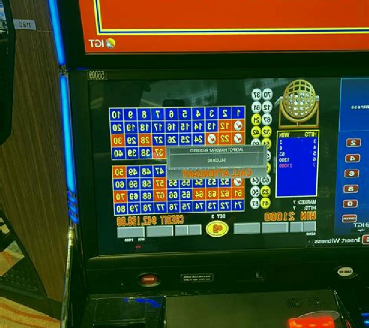 Deal Or No Deal Keno slot machine