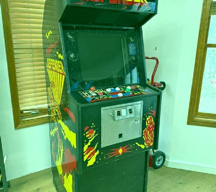 Defender slot machine