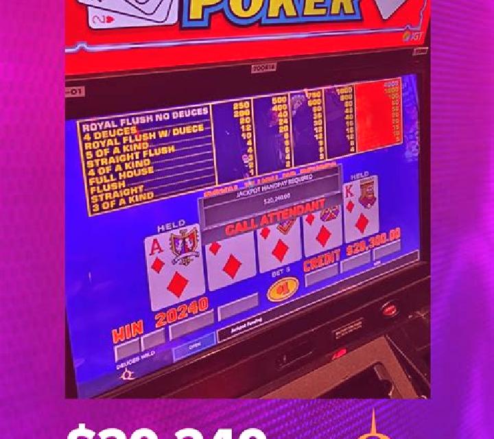 Deuces and Joker 4 Hand Poker slot