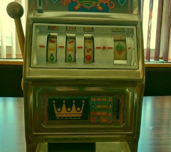 Diamond Crown slot machine