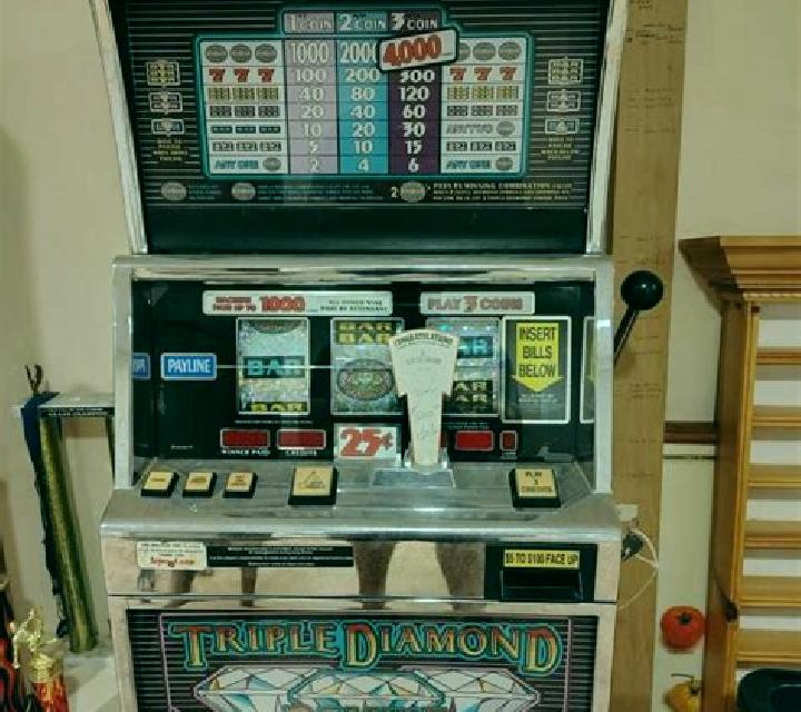 Diamond Deluxe slot machine
