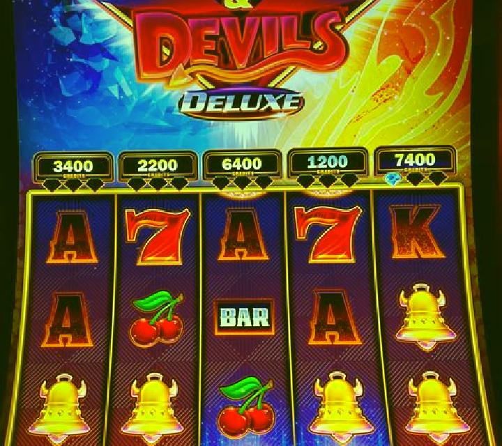 Diamond King slot